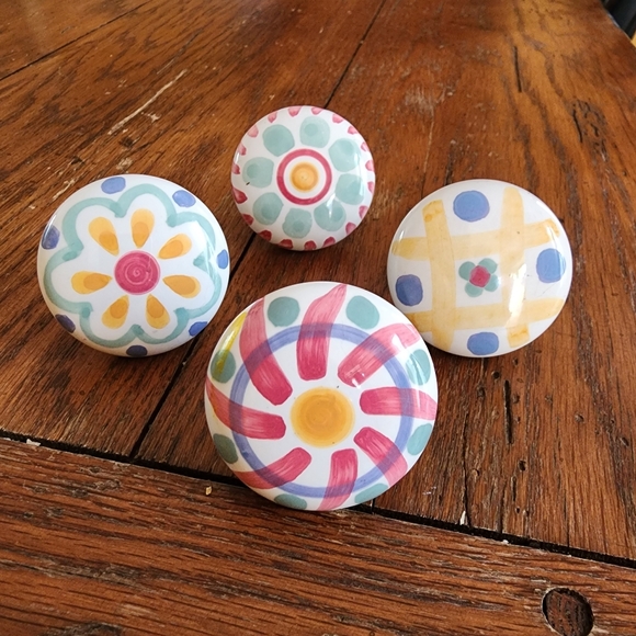 Set of 4 Hand Painted Ceramic Drawer Pulls - Picture 1 of 8